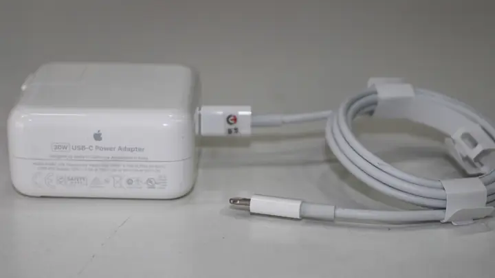 Kiểm Tra Adapter Sạc Và Cáp Sạc Kiểm Tra Adapter Sạc Và Cáp Sạc