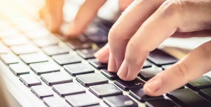 Máy Tính Kêu Do Kẹt Bàn Phím