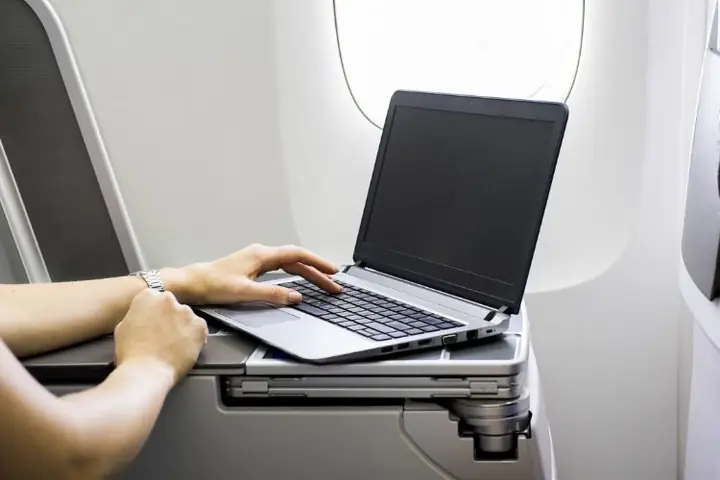 Có Được Mang Laptop Lên Máy Bay Không Có Được Mang Laptop Lên Máy Bay Không