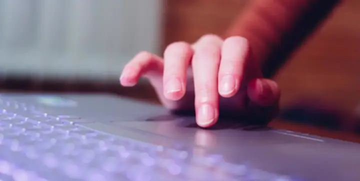 Nguyên Nhân Chuột Laptop Di Chuyển Được Mà Không Click Được