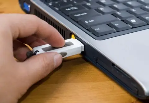 Máy Tính Không Hiển Thị Usb