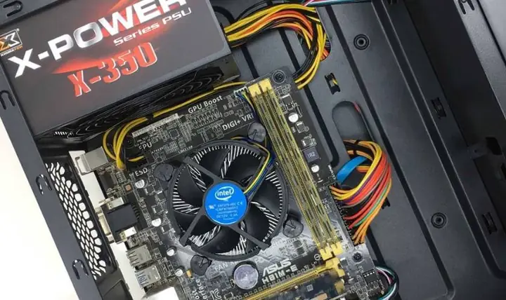 Kiểm Tra Cáp Sata Và Cáp Nguồn Của Ổ Cứng Kiểm Tra Cáp Sata Và Cáp Nguồn Của Ổ Cứng