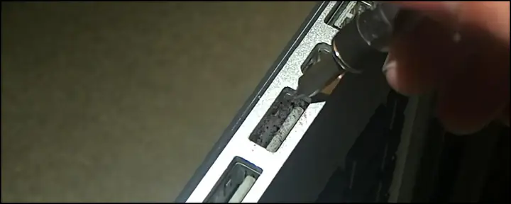 Cổng Usb Dính Bụi, Tiếp Xúc Kém