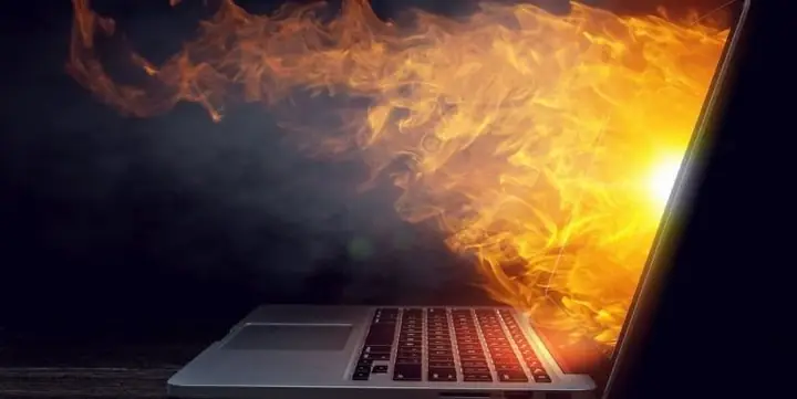 1laptop Hoạt Động Quá Công Suất