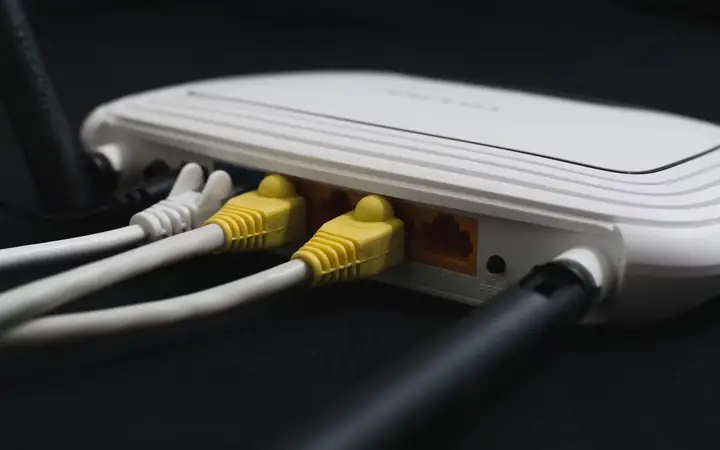 Ngắt Kết Nối Và Kết Nối Lại Cáp Ethernet