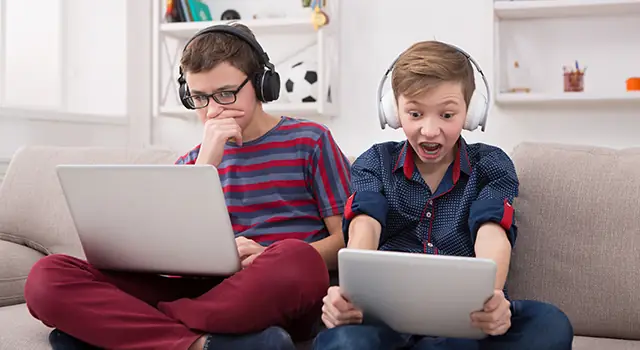 Màn Hình Máy Tính Gây Bệnh Cận Thị Nhiều Hơn Điện Thoại - Ảnh 1. Màn Hình Máy Tính Gây Bệnh Cận Thị Nhiều Hơn Điện Thoại - Ảnh 1.