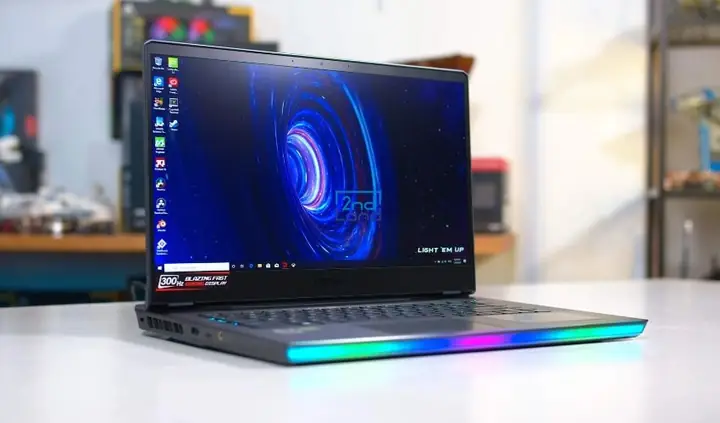 Laptop Cũ Với Chip Core I9