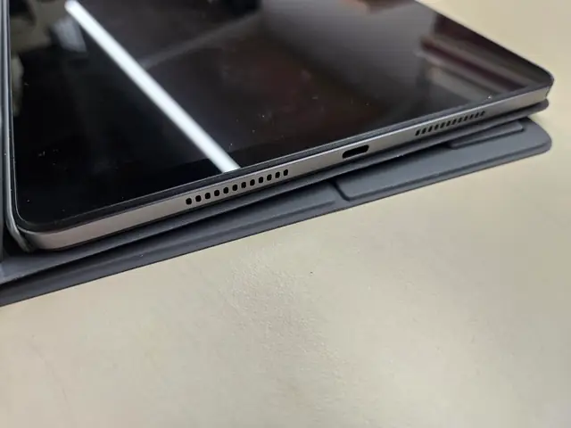 R/android - Mình Mới Mua Cái Máy Tính Bảng Lenovo M11 Giá Rẻ, Cứ Hỏi Gì Thì Hỏi Nha!