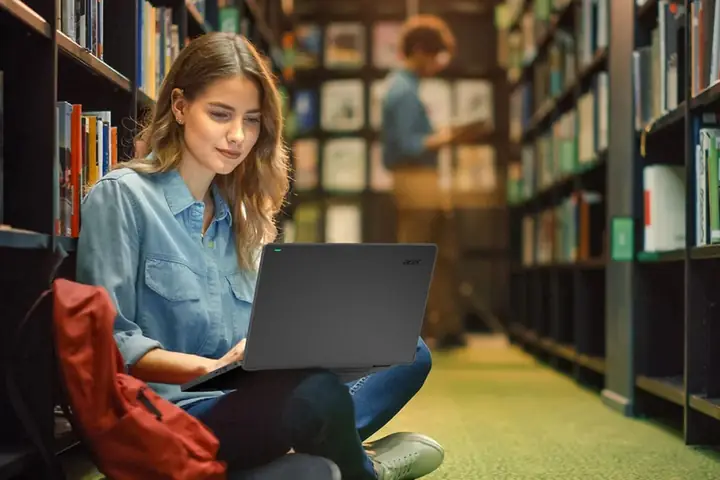 Nên Mua Laptop Hay Máy Tính Bàn Cho Học Sinh?