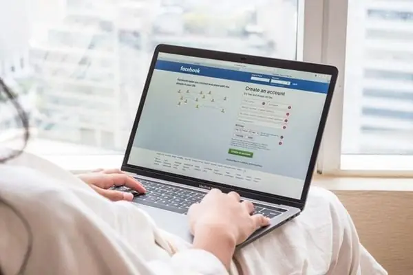 Có Nên Tải App Facebook Về Máy Tính Không? Lợi Ích Khi Tải Về Máy