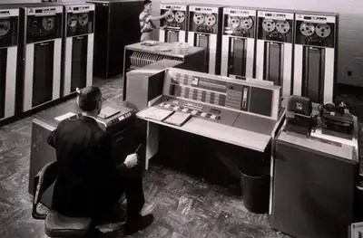Thế Hệ Thứ Ba (1964-1971): Máy Tính Dùng Mạch Tích Hợp (ic)