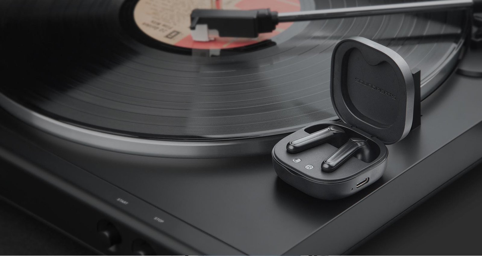 Thiết kế tai nghe Soundpeats TrueAir 2 với Bluetooth 5.2 hiện đại