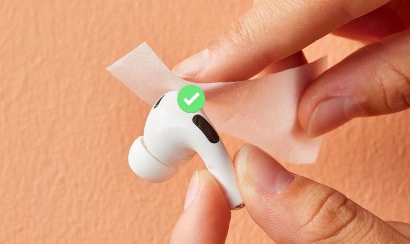 Vệ sinh tai nghe là bước quan trọng trong sửa chữa