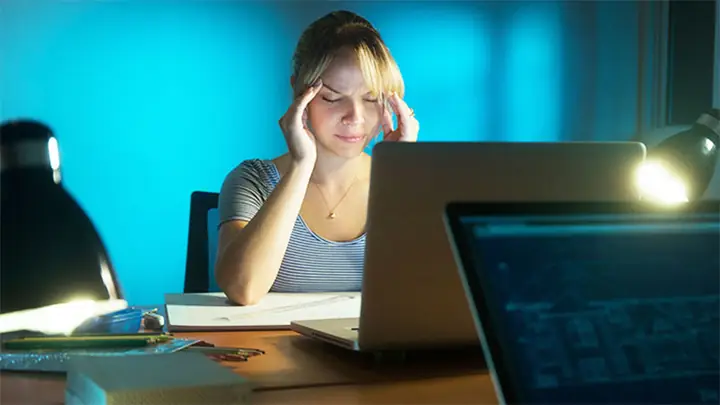 Máy Tính Và Điện Thoại Ảnh Hướng Đối Với Mắt Thế Nào? Máy Tính Và Điện Thoại Ảnh Hướng Đối Với Mắt Thế Nào?