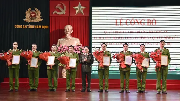 Công An Nam Định Công Bố Các Quyết Định Về Kiện Toàn Tổ Chức Bộ Máy, Sắp Xếp Cán Bộ