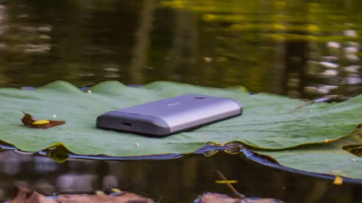 Nokia 230là Chiếc Điện Thoại "đập Đá" Nổi Bật Với Vỏ Nhôm Sang Trọng Cùng Bộ Đôi Camera Trước Sau Đều Hỗ Trợ Đèn Flash Độc Đáo Nên Nhận Được Khá Nhiều Sự Quan Tâm Của Người Dùng. Tuy Nhiên, Mình Thấy Máy Dường Như Đã Mất Đi Cái "chất" Như Dưới Thời Nokia Huyền Thoại.