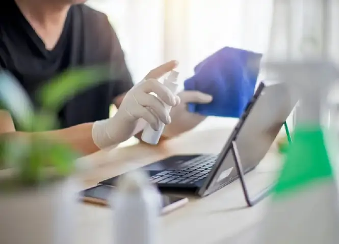 Lợi Ích Của Việc Lau Màn Hình Máy Tính