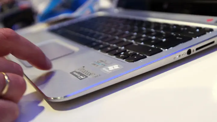 Nguyên Nhân Laptop Bị Giật Điện