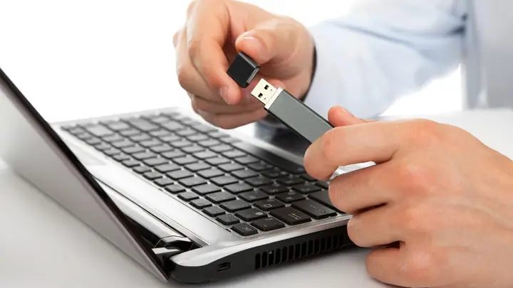 Máy Tính Bật Không Lên Nguồn Do Rút Usb