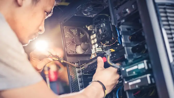 Chọn Mua Máy Tính Để Bàn Đã Được Build Sẵn