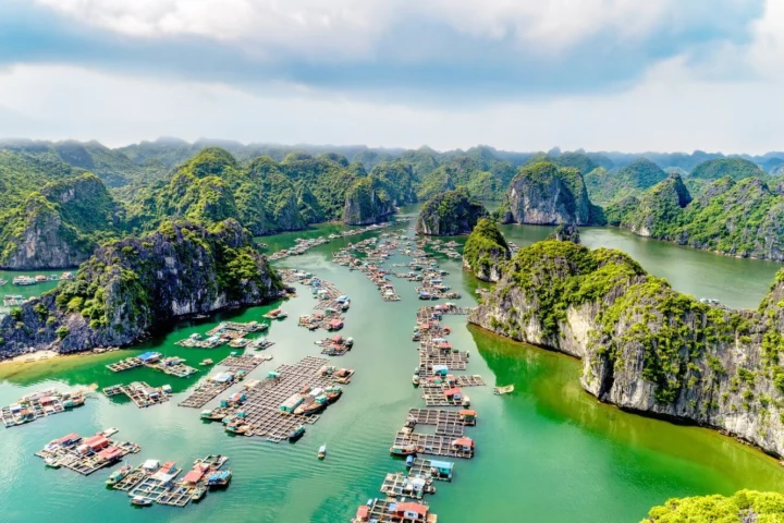 Điểm Du Lịch Hải Phòng: Khám Phá Vẻ Đẹp Đất Cảng 2026 Bãi biển đẹp nhìn từ trên cao ở Hải Phòng