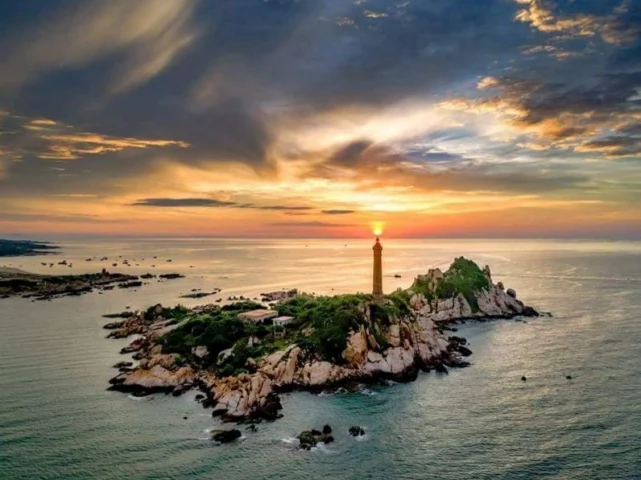 Bãi biển Mũi Né thơ mộng