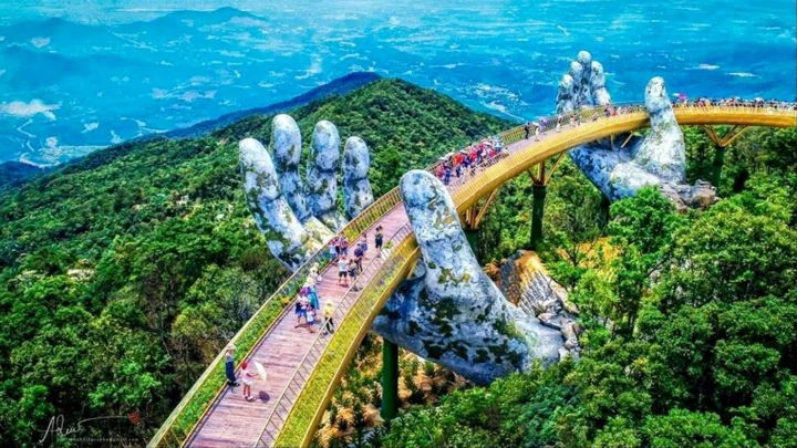 Bãi biển Mỹ Khê xanh mướt