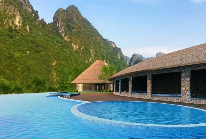 Cảnh quan hùng vĩ của Hồ Hòa Bình với các đảo đá nhấp nhô
