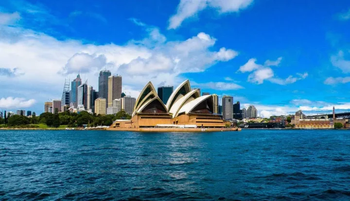 Điểm Du Lịch Sydney: Khám Phá Vẻ Đẹp Nước Úc 2026 Cảnh quan Vịnh Sydney với Nhà hát Opera và Cầu Cảng