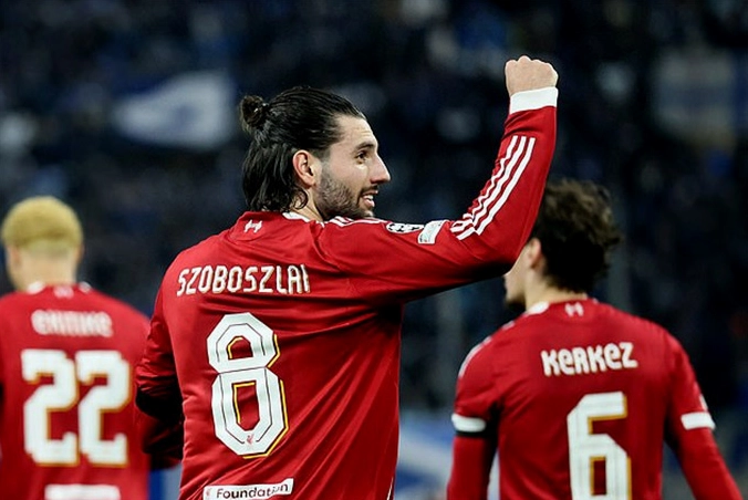Cầu thủ Marseille trong trận đấu với Liverpool