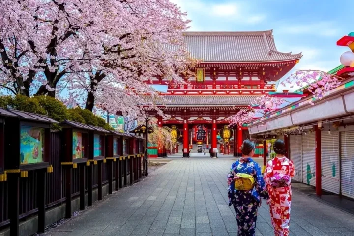 Đền Senso-ji với cổng Kaminarimon ở Asakusa, Tokyo