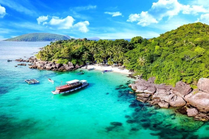 Hòn Bảy Cạnh Côn Đảo với rạn san hô tuyệt đẹp