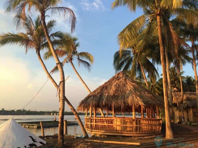 Không gian sông nước tại Khu du lịch Làng Bè
