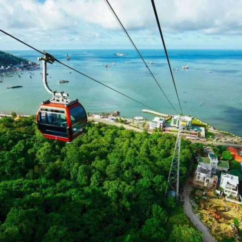 Khung cảnh hùng vĩ tại Mũi Nghinh Phong