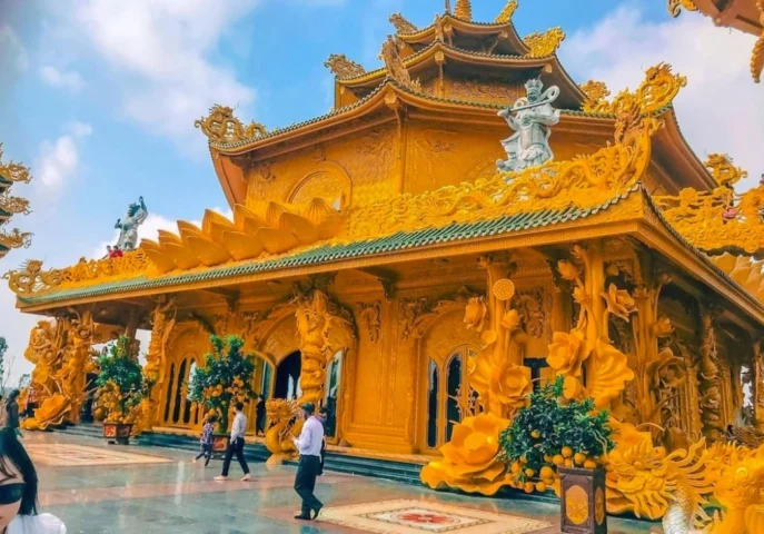 Điểm Du Lịch Tại Hưng Yên: Khám Phá Kho Báu Miền Bắc Kiến trúc Đền Mẫu Hưng Yên uy nghiêm