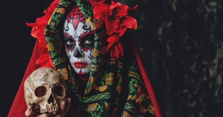 Lễ hội nào tương tự Halloween được tổ chức tại Mexico?