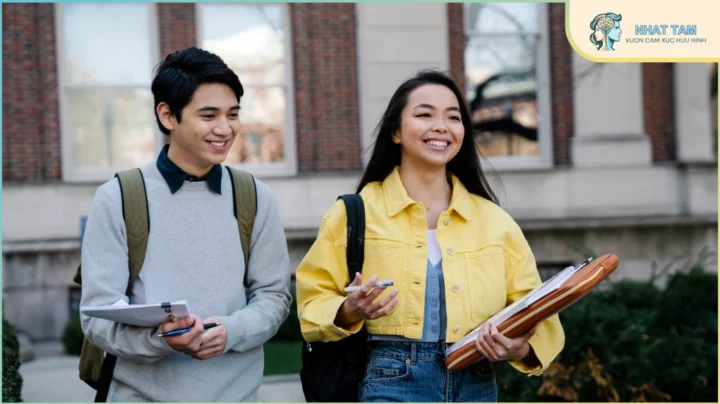 Nhã nhặn là gì? Bí quyết ứng xử tinh tế và thu hút Minh họa sự tinh tế trong giao tiếp