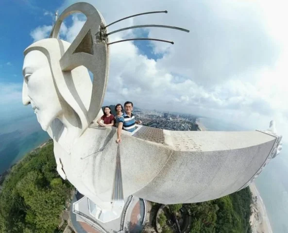 Ngọn Hải Đăng Vũng Tàu nhìn ra biển