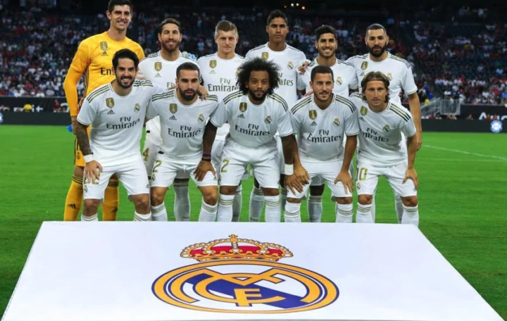 Đội hình Real Madrid trong trang phục truyền thống