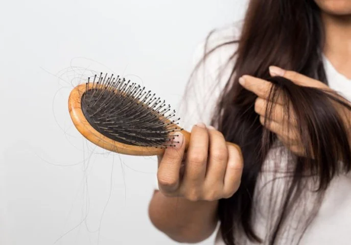 Rụng Tóc: Khám Phá 10+ Nguyên Nhân Gây Rụng Tóc Phổ Biến