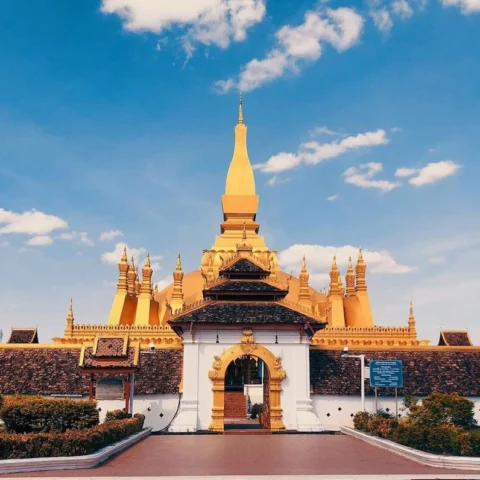 Thạt Luổng: Công Trình Kiến Trúc Tiêu Biểu Quốc Gia Nào?