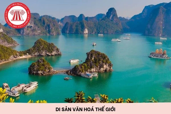 Toàn cảnh Vịnh Hạ Long với các đảo đá vôi hùng vĩ