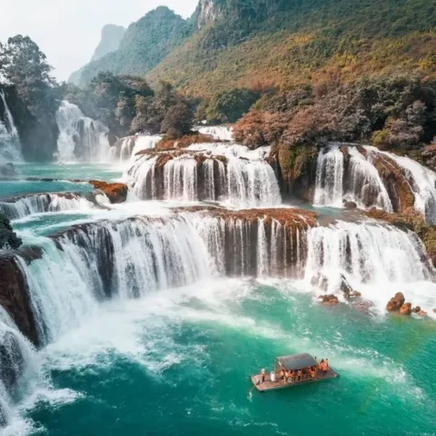 Vẻ đẹp bên trong Động Ngườm Ngao