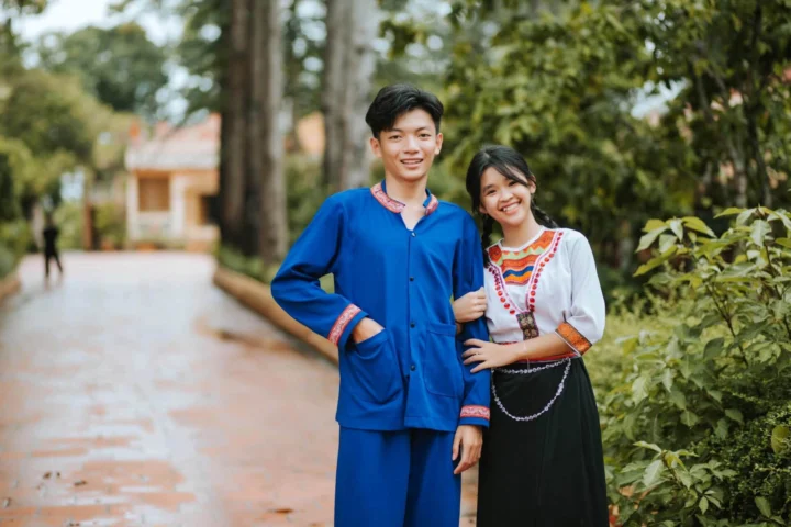 Trang Phục Dân Tộc Mường Nam: Nét Đẹp Truyền Thống Độc Đáo Vẻ đẹp trang phục dân tộc Mường Nam trong đời sống