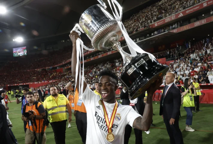 Vinicius Jr ăn mừng sau trận chung kết Cúp Nhà Vua
