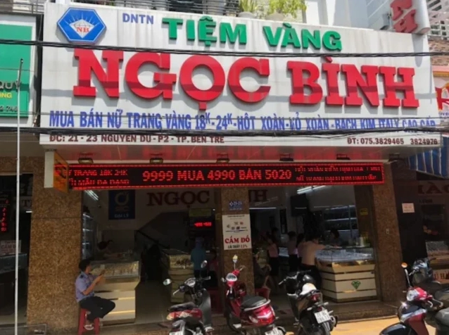 Cận cảnh vẻ đẹp tinh xảo của trang sức vàng tại Tiệm Vàng Ngọc Bình