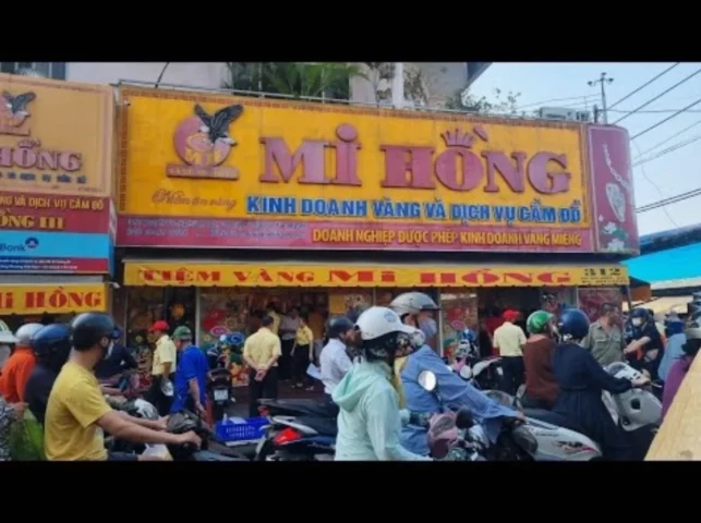 Tiệm Vàng Mi Hồng Chợ Bà Chiểu 2026: Giá Cập Nhật & Mẫu Mã Mới Nhất Không gian trưng bày sản phẩm tại Tiệm Vàng Mi Hồng Chợ Bà Chiểu