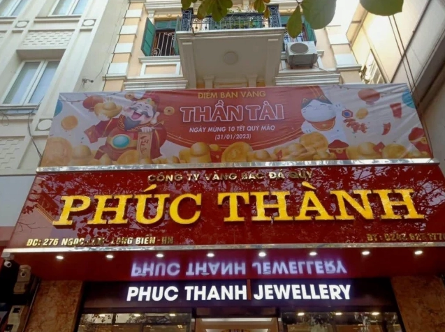 Vàng Phúc Thành Ngọc Lâm 2026: Dự báo và Chiến lược Đầu tư Hiệu quả Nhân viên Vàng Phúc Thành tư vấn khách hàng
