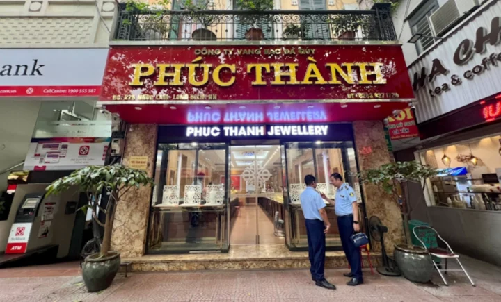 Giá Vàng Phúc Thành 2026: Cập Nhật Mới Nhất & Dự Báo So sánh giá vàng Phúc Thành hôm nay với giá vàng thế giới